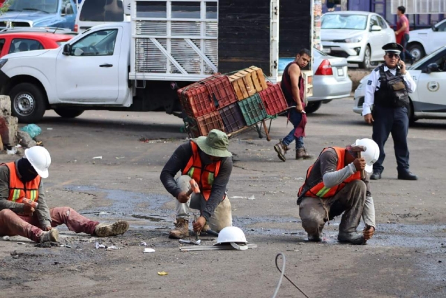 Aspecto de los trabajos en el mercado Adolfo López Mateos. 