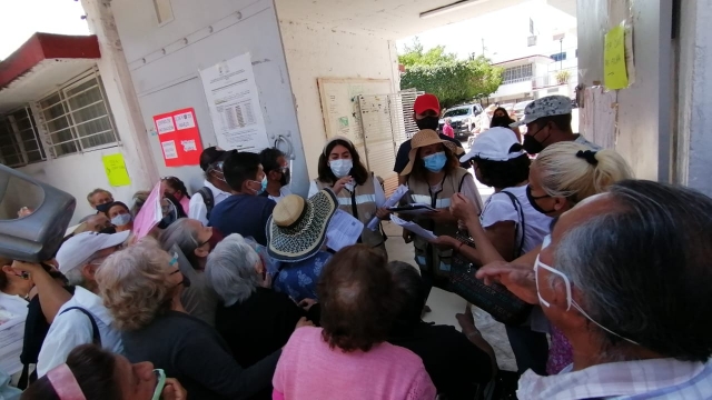 Se vacunó este sábado a adultos mayores en módulo en Amatitlán