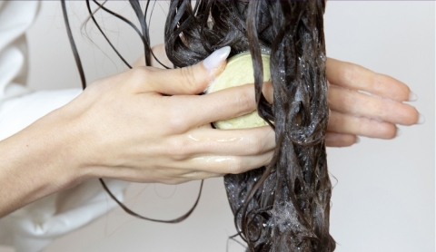 Champú sólido con miel: económico y amigable con el medio ambiente