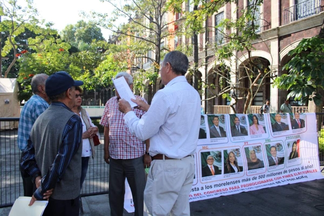 Miembros del Colectivo Cuernavaca informaron que también pedirán al Senado de la República agilizar el proceso de desafuero del fiscal general Uriel Carmona Gándara. 