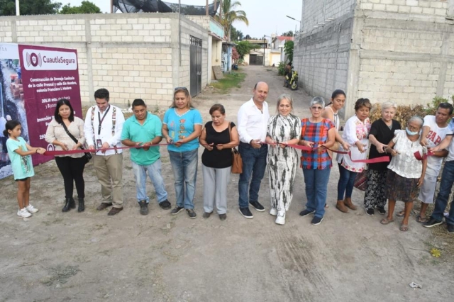 Reciben vecinos de la colonia Francisco I. Madero obra de drenaje