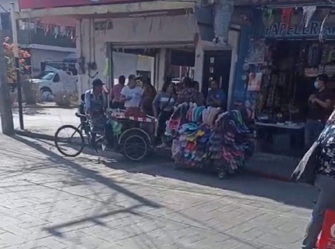   Comerciantes asgeguraron que el hijo del director de Licencias, siendo menor de edad, los hostiga a pesar de que ya hab&iacute;an llegado a un acuerdo.