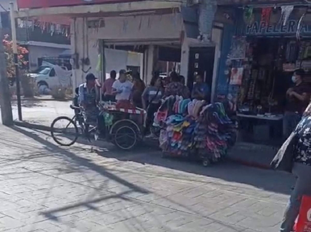   Comerciantes asgeguraron que el hijo del director de Licencias, siendo menor de edad, los hostiga a pesar de que ya hab&iacute;an llegado a un acuerdo.