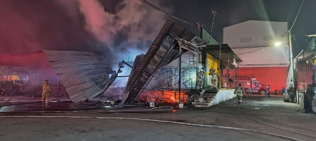 Los comerciantes de la zona alertaron del incendio.