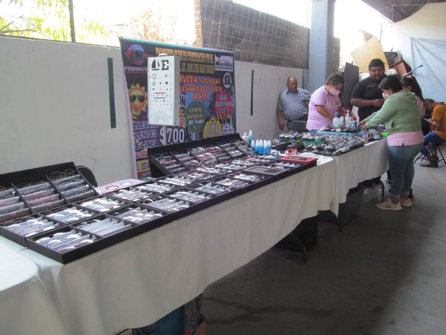 El colectivo estuvo en Zacatepec, a donde llevó productos y servicios para que la población se apoyara en diferentes temas e incluso en alimentos de la canasta básica.