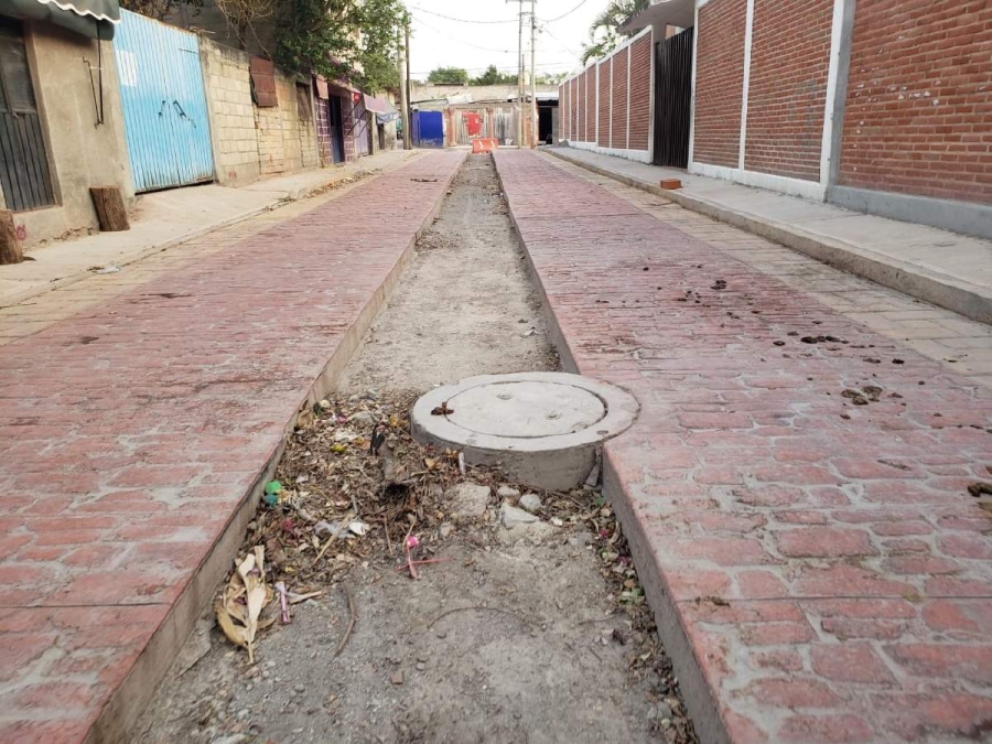 Los trabajos de remodelación de la calle Emiliano Zapata están detenidos.