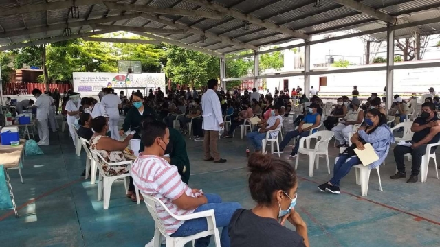 Solo se atendió a vecinos del municipio que demostraron haberse inoculado la primera dosis en los puestos de vacunación locales.