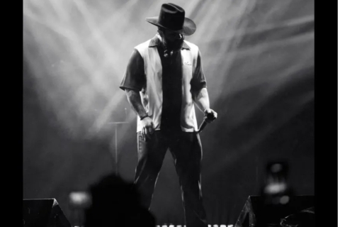 Carlos Santana y Car&iacute;n Le&oacute;n sorprenden en Las Vegas con el estreno en vivo de su colaboraci&oacute;n 'Velas'