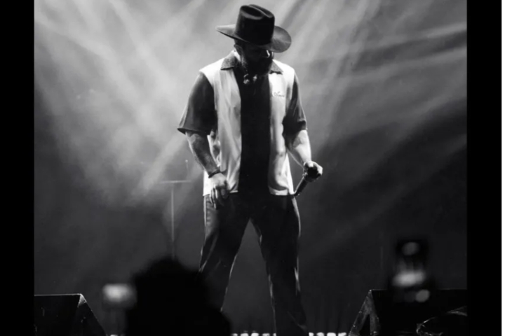 Carlos Santana y Carín León sorprenden en Las Vegas con el estreno en vivo de su colaboración &#039;Velas&#039;