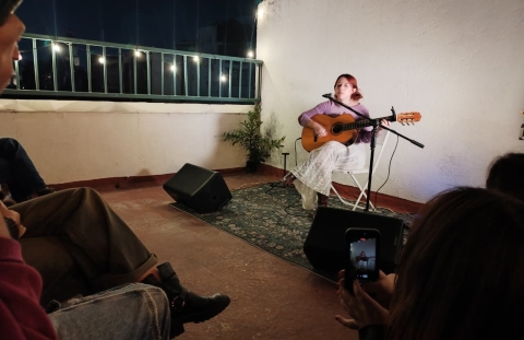 Estrena cantautora Fernandache videoclip 'Rumbo'