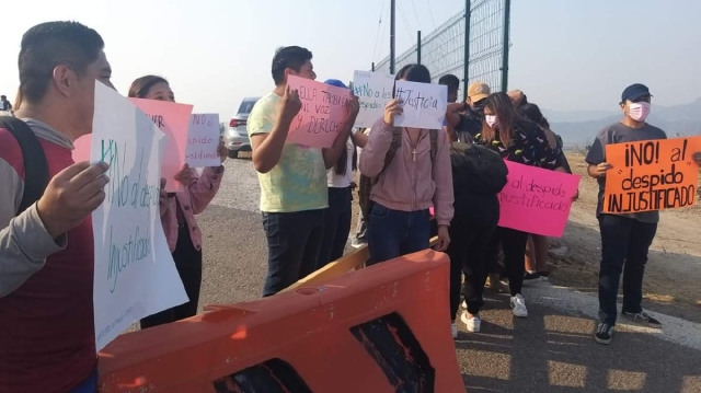 Los alumnos inconformes señalaron que continuarán sus protestas a fin de que la docente sea reinstalada.
