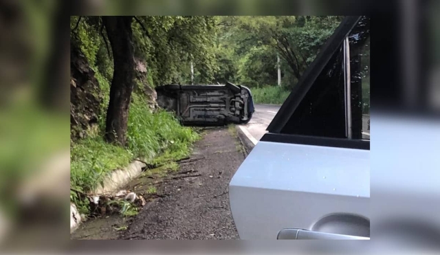 Vuelca un auto en el “Cañón de Lobos”