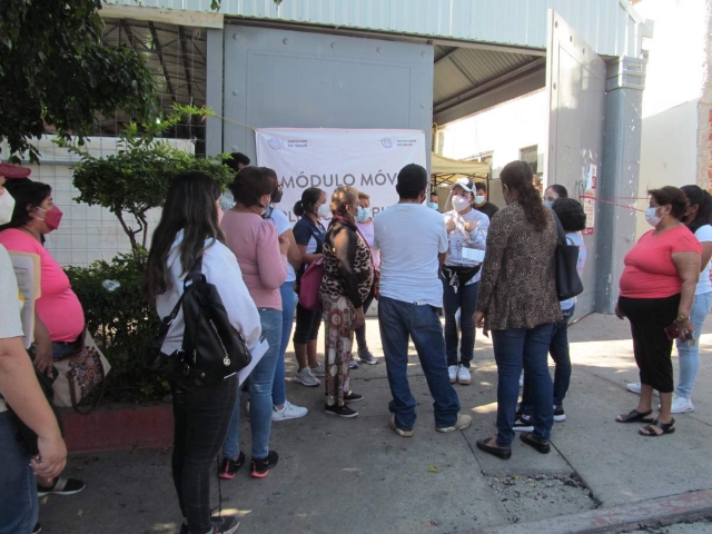 Aunque ayer quienes estaban en la fila ya habían llenado su formato, finalmente les informaron que no alcanzaron, lo que generó reclamos.