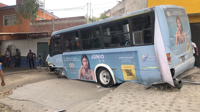 Accidente de &#039;ruta&#039; en carretera federal México-Cuernavaca; varios lesionados