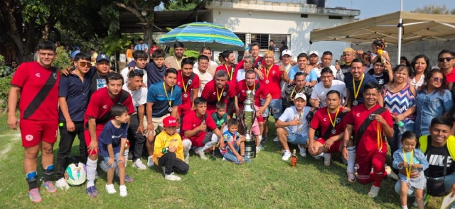 Los campeones celebraron en familia.