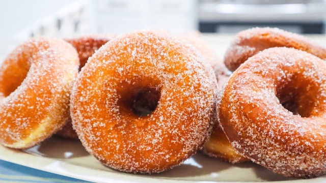 Donitas azucaradas: Un desayuno esponjoso para comenzar el día con sabor