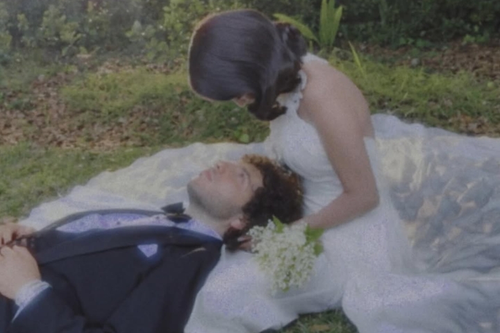 Benny Blanco comparte fotos inéditas de su boda con Selena Gómez y le dedica un romántico mensaje