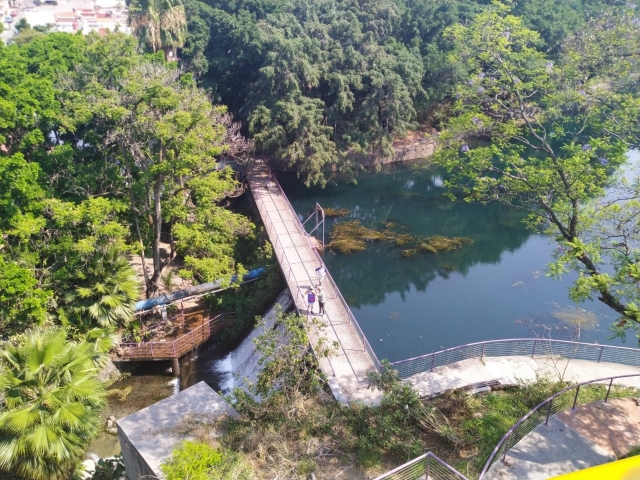 Informa SDS sobre descarga de agua de color rojo en apantle que proviene de parque Chapultepec