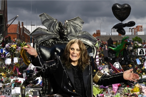 Familia y fans despiden a Ozzy Osbourne con emotiva procesión en Birmingham