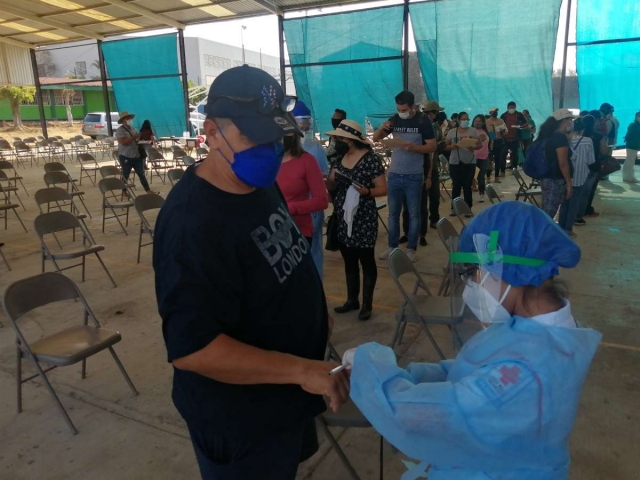 Las autoridades piden evitar aglomeraciones durante las jornadas de vacunación.