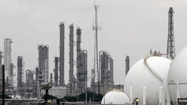Pemex controla derrame de di&eacute;sel en refiner&iacute;a Deer Park