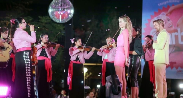 Barbie y Ken contagian de fiebre rosa la CDMX