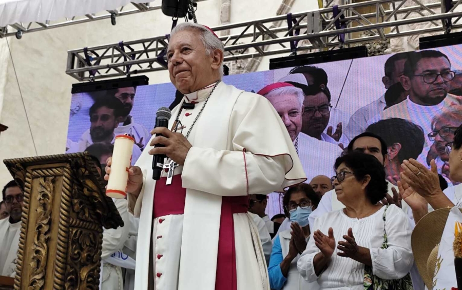 'Mi oración y solidaridad a Sara Olivia Parra y familia por el asesinato de su hija': obispo Ramón Castro