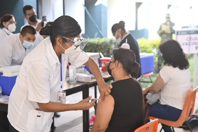 Lista, vacunación de refuerzo contra covid-19 para docentes en Morelos