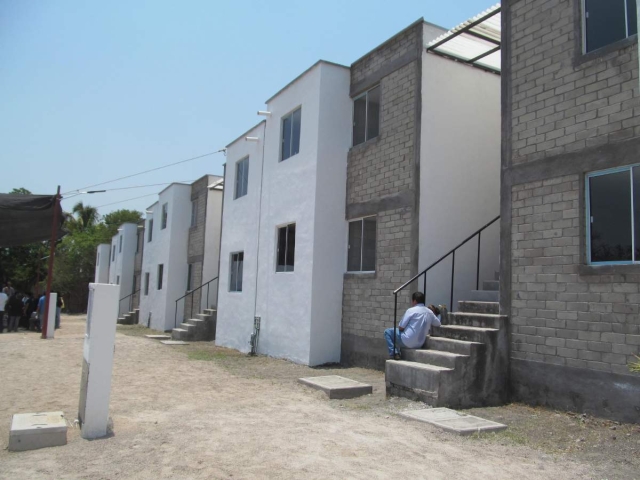 Poco a poco los vecinos se podrán mudar a su nueva casa. Después de dos años de construidas, finalmente fueron entregadas a los damnificados.