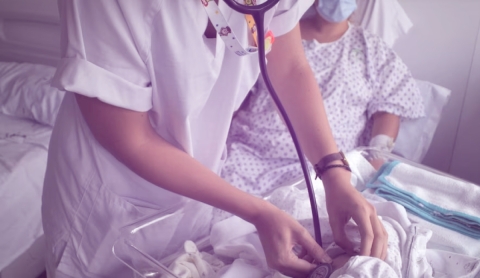 Tos ferina provoca la muerte de 45 bebés en México en 2025