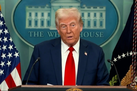 Trump acusa a Obama y Biden del accidente aéreo en Washington