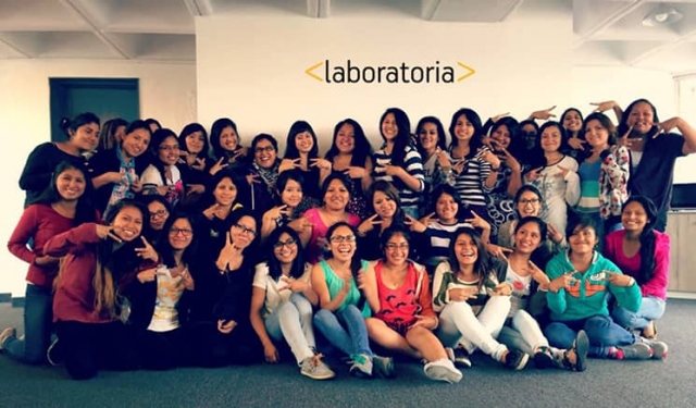 Laboratoria, ONG que impulsa la educación stem para mujeres, abrió una nueva convocatoria que arranca en 2022, la cual será más abierta y con acceso a más posiciones junior.