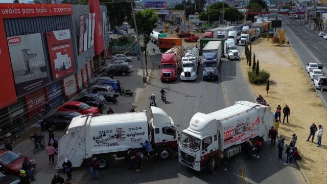 Trabajadores de Ecatepec levantan bloqueos tras acuerdo sobre salarios atrasados