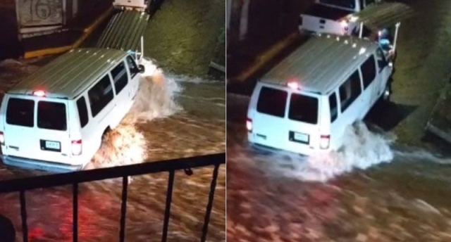 ¡Elotes a flote! Camioneta salva puesto atrapado en inundación