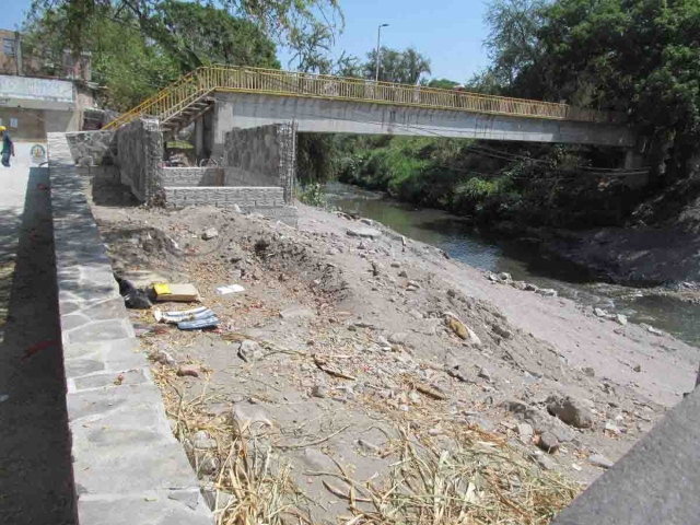  Las obras del PMU 2021 en Jojutla siguen rezagadas, pero el secretario de Obras ponderó que se siga trabajando en ellas. Esta semana se desmontará el viejo puente “Los Naranjos”.