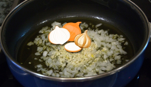 &iquest;Ajo o cebolla primero? El orden en el sofrito s&iacute; importa (y mucho)