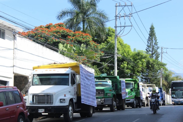 Transportistas de carga reclaman pago de adeudos