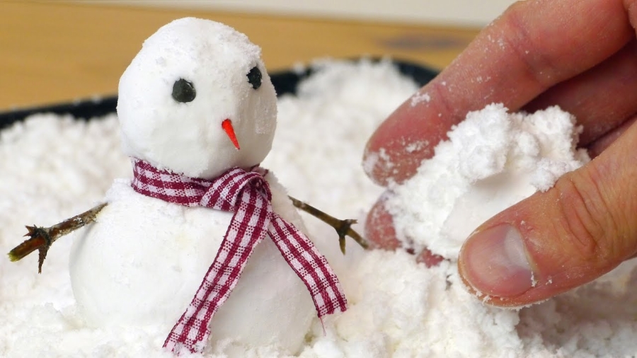 Cómo crear nieve falsa para decorar tu árbol de Navidad con ingredientes de cocina