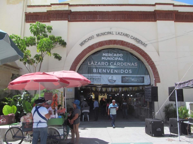 La dirigente reconoci&oacute; que para vender m&aacute;s, los locatarios deben aprender a competir y dar buenos precios.