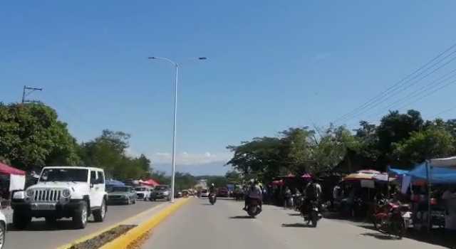 Alta afluencia en el tianguis de Xoxocotla