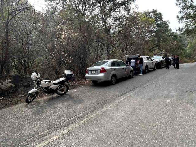 El cadáver fue encontrado a unos metros de la carretera.