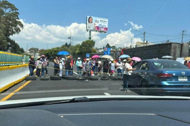 Bloqueo en la autopista México-Cuernavaca, en Topilejo