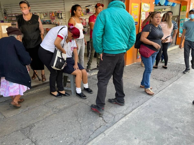 La menor esperó más de media hora a ser atendida, pero al final su familia la llevó a un hospital por sus propios medios.