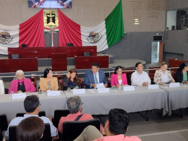 El casi abandonado recinto fue sede ayer de una reunión convocada por diputados federales.  