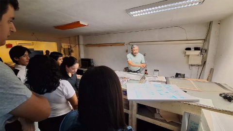 Personal de La Unión de Morelos condujo al grupo de estudiantes por diversas áreas de la empresa y compartió el proceso de producción de los ejemplares para los lectores.    