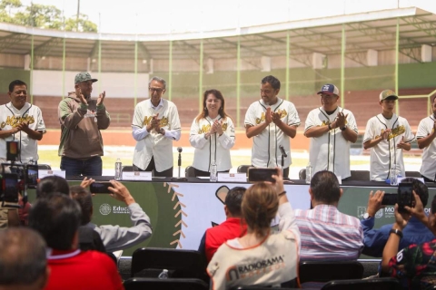 Margarita González presentó el evento, que se desarrollará del 6 al 13 de septiembre próximos en sedes simultáneas en cuatro municipios del estado. 