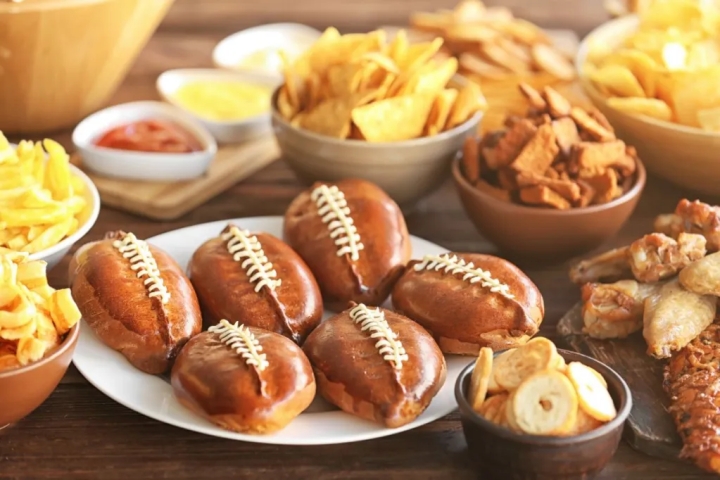 15 ideas creativas de snacks y drinks para el Super Bowl 2024