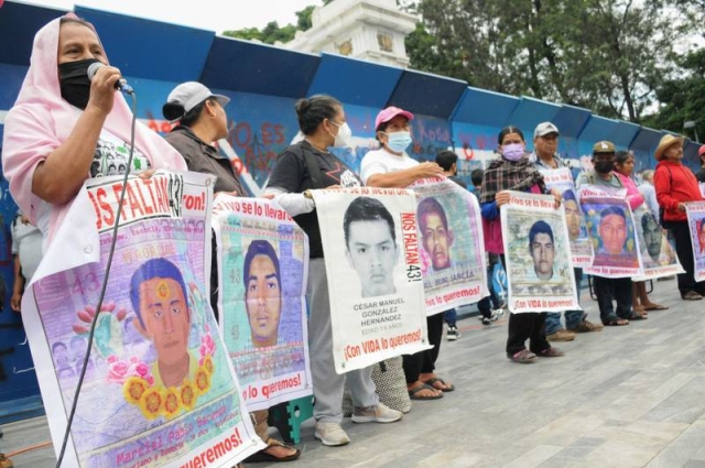 ‘Se rompió la confianza’, dicen padres de normalistas de Ayotzinapa a Gobierno de AMLO