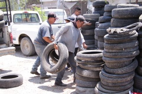 Más de mil 600 llantas fueron recolectadas en dos etapas, en el &quot;Llantatón&quot; que se realizó durante tres días en Zacatepec.