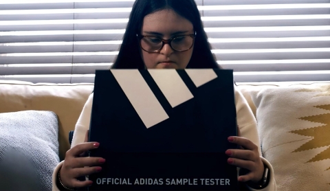 Adidas lanza sus primeros tenis inclusivos para personas con síndrome de Down
